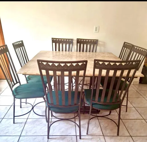 Conjunto de mesa com 8 cadeiras + aparador com tampo de pedra