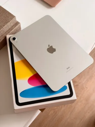 iPad 10ª geração 64GB. Excelente estado + carregador original