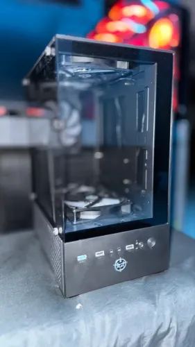 Gabinete marca tgt suporta até 5 fan e já acompanha as 5 fan Rgb 1 mês de uso