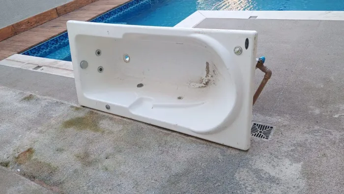 Banheira de hidromassagem com motor 220 volts