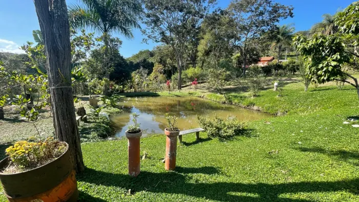 Chácara de 2000 metros com lagoa