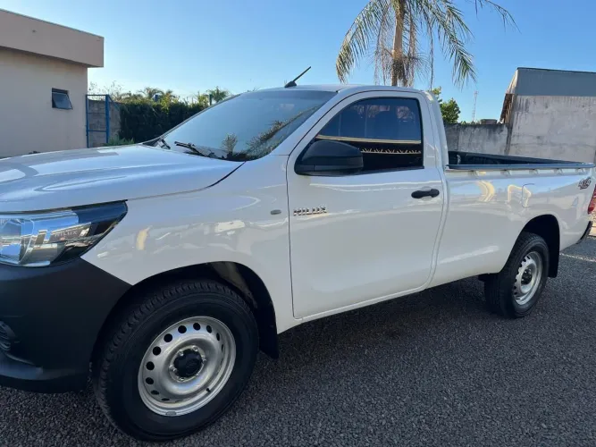 Toyota Hilux CS 4X4 2.8 TDI Diesel Mec. 2020
