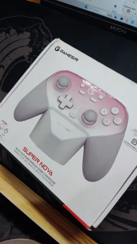 Controle Gamesir Super Nova com dock (Rosa)