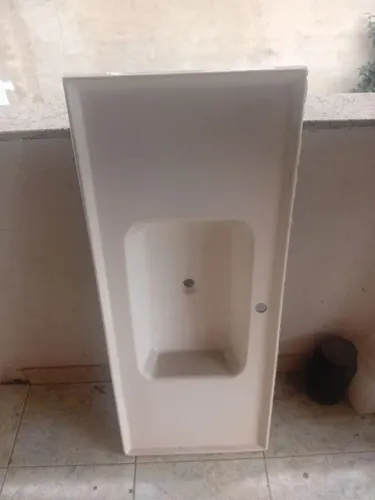 Pia branca totalmente nova .. da para usar em qualquer lugar ,, com 1 metro e 30