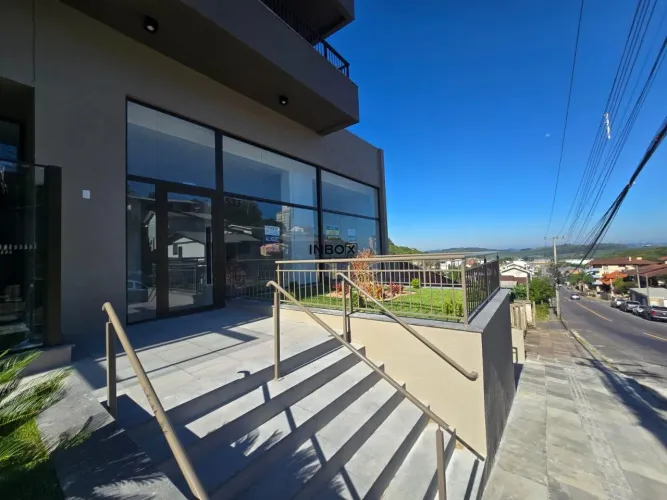 INBOX CIA IMOBILIÁRIA ALUGA SALA COMERCIAL TÉRREA COM 109,06M² LOCALIZADA NO BAIRRO SANTA 