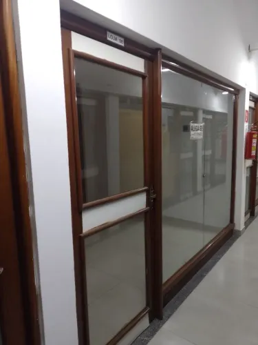 Alugo loja no Shoppinho na Glória