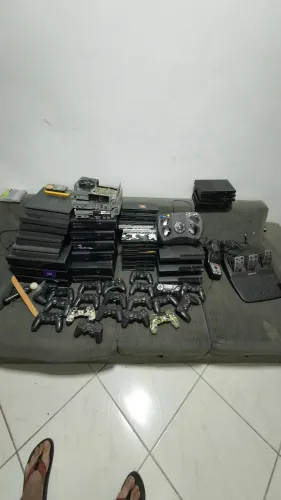 Vários vídeos games com defeito 