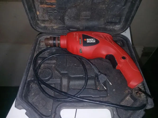 Vende-se Furadeira Black & Decker