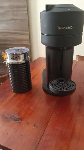 Cafeteira Nespresso vertuo nest com aeroccino