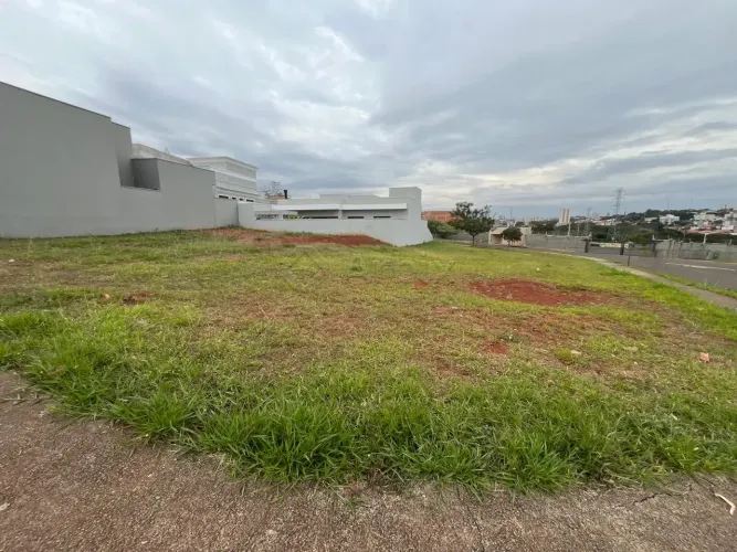 Terreno à venda no Condomínio Pau Brasil em Americana/SP