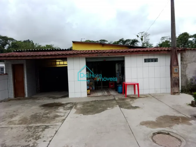 ótima casa com piscina e com salão comercial já pronto a venda em itanhaém