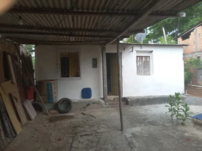 Vendo essa casa no interior de santo amaro bahia