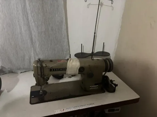 Máquina de Costura Industrial Brother