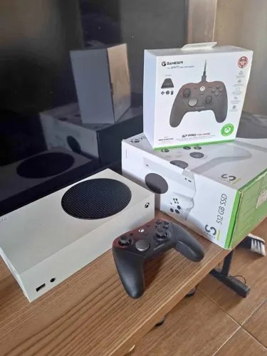 Vendo Xbox Series S 512gb Usado aceito cartão 3 mês