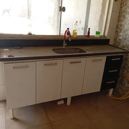 Pia de granito com armário cozimax