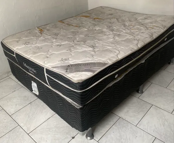 Cama Box de Casal Usada