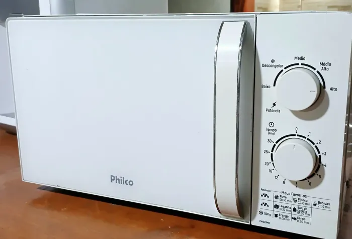 Microondas Philco 110Vts/21Lts moderno, de altíssima qualidade e praticidade. Compare.