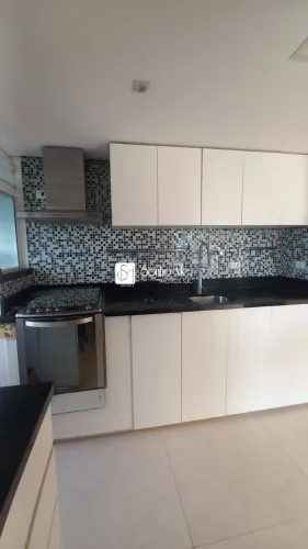 Apartamento com 2 Dormitórios (1 Suíte), Vista para o Banhado e Elevador