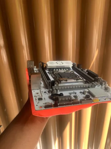 X99 branca nunca usada. Com suporte tpm 