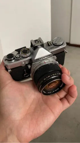 Câmera analógica Olympus OM-1