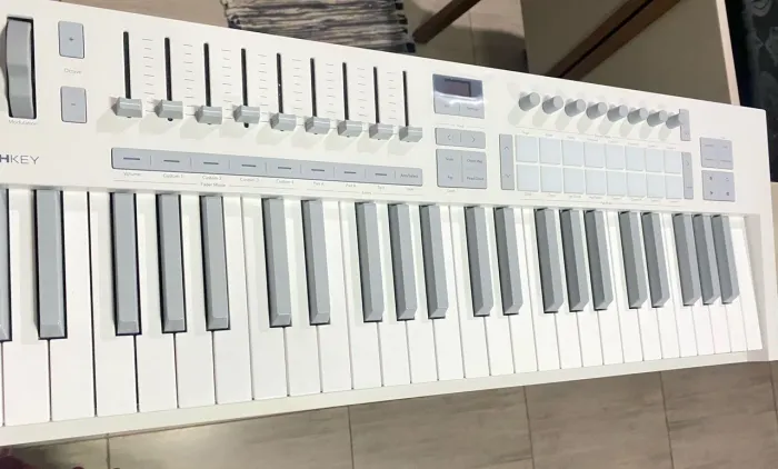 Teclado controlador Novation 49 teclas Branco