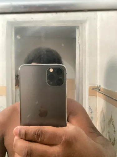 iPhone 11 Pro Max pra vender logo