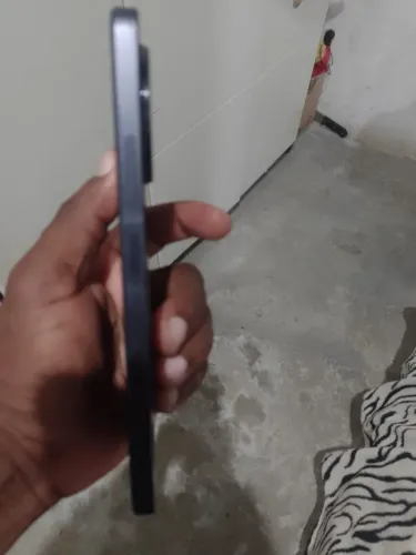 Vende se um celular realme 11 novo