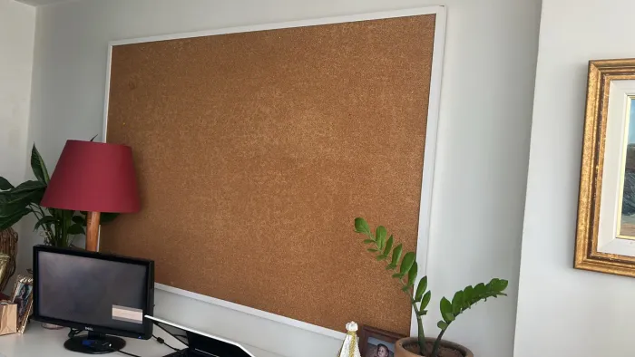 Quadro em cortiça com moldura 