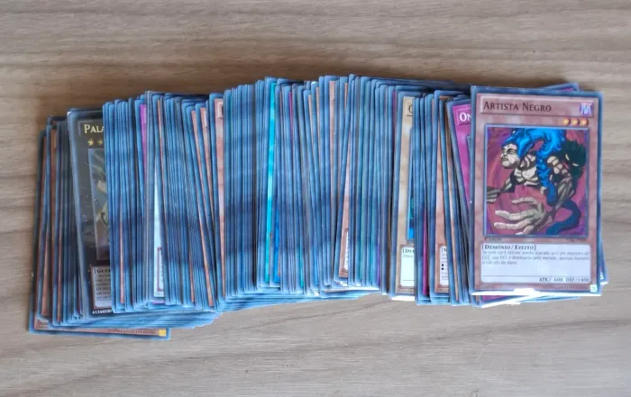130 Cartas Yugioh First Edition (COLEÇÕES VARIADAS)