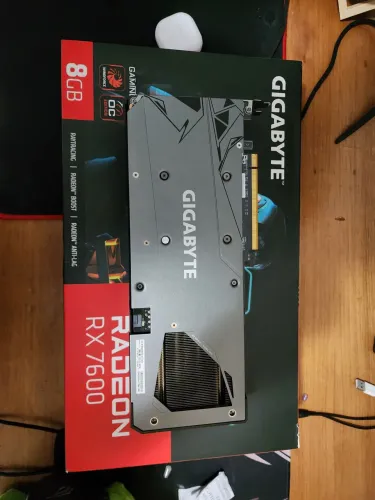 Placa de vídeo AMD RX 7600 8 GB, menos de 1 ano de uso