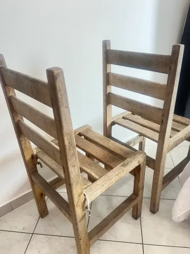 Cadeira de madeira pura