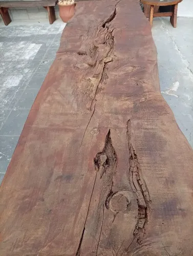Mesa Rústica de Madeira