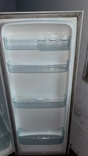 Vendo uma geladeira Electrolux