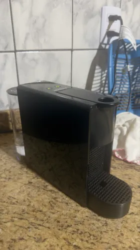 Cafeteira Nespresso Essenza mini, c30 127v