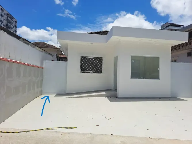 Casa térrea para alugar no Embaré com 2 dormitórios, sendo 1 suíte