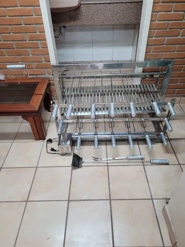 Churrasqueira de inox  giratório lar gril top of guality com coifa tudo completo.