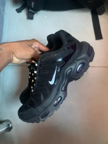 Vendo tn semi novo usado uma vez numeração 39-40