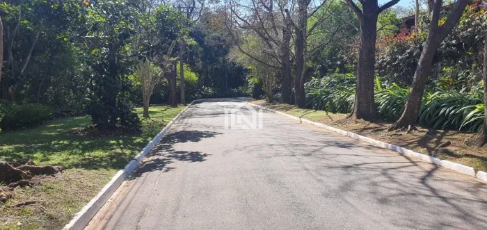 Terrenos à venda no condomínio Villa Vianna