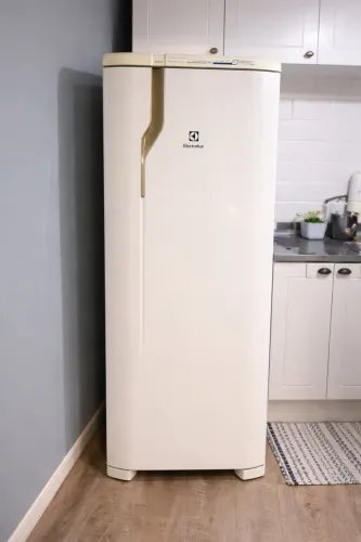 Geladeira Eletrolux RFE 39 problema no compressor e colocar gás 
