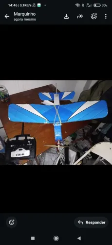 Avião de controle remoto elétrico 