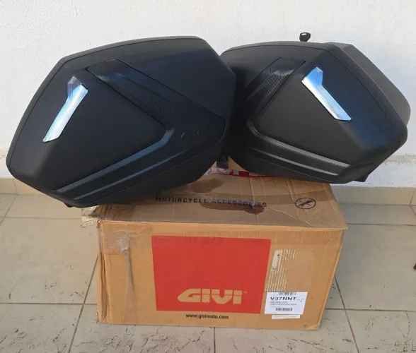 Par Bauleto Lateral Preto Fumê Givi V37nnt 37 Litros - NOVO NA CAIXA.