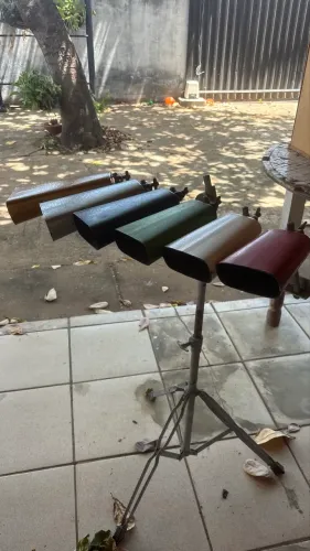 Kit de 6 cowbells com estante para percussão