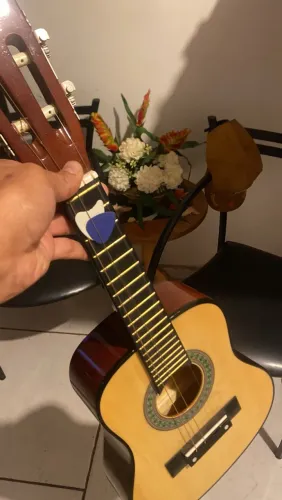 Cavaquinho novo sem marcas de uso 