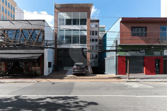 Prédio para alugar no condomínio Alexandre Dumas, São Paulo - SP