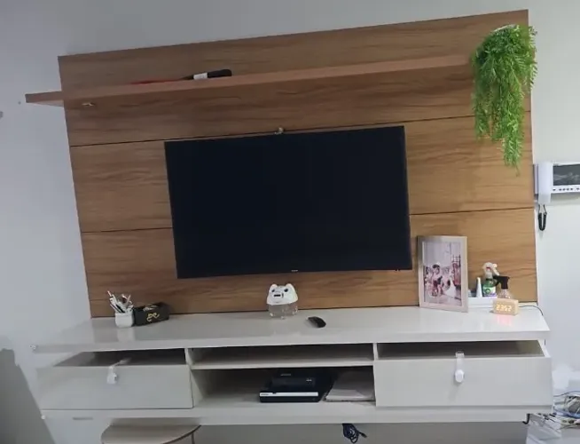 Painel de TV com Rack suspenso