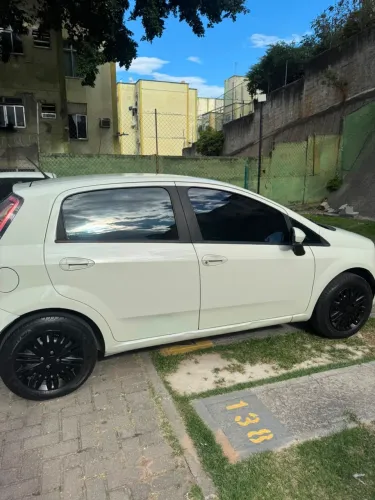 Fiat Punto Essence 1.6 Flex 16V 5P 2013
