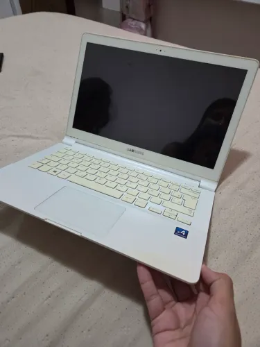 Notebook Samsung 15,6" NP355E5C - Funcionando