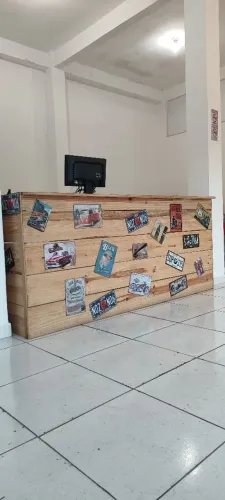 Balcão de madeira para comércio 