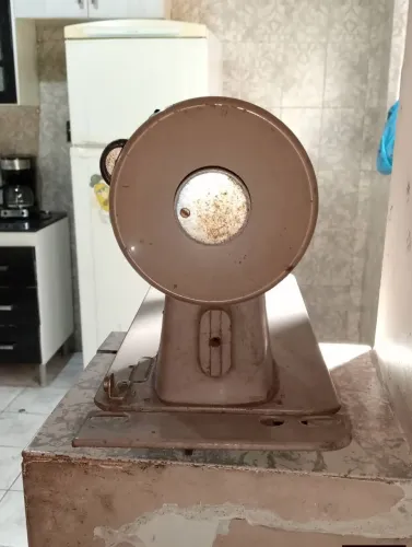 Máquina de costura singer e base Elgin
