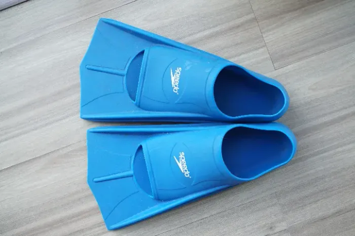 pé de pato natação speedo 42
